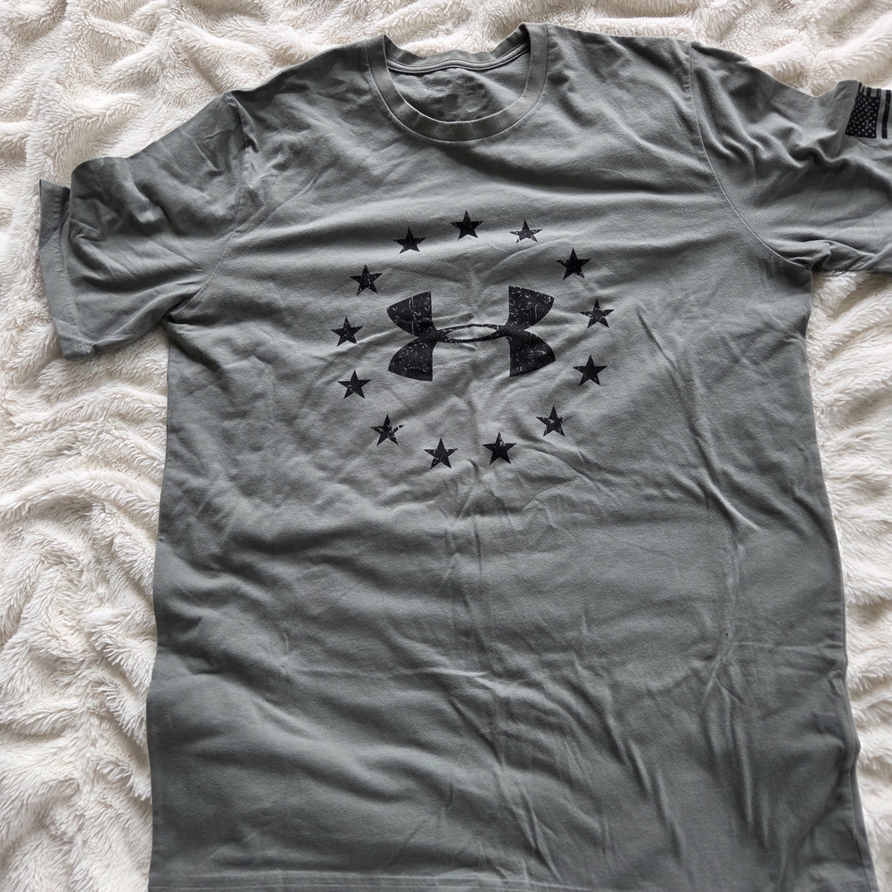Under Armour Men's Gray T-Shirt with Black Logo